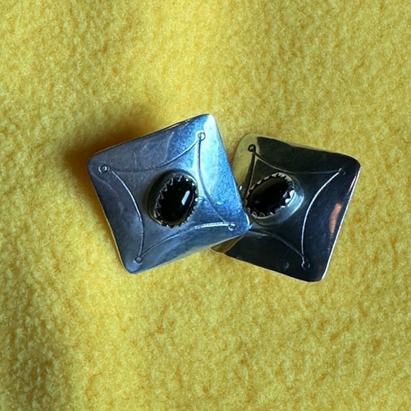 Navajo Black Onyx and Sterling Silver earrings - Picture 4 of 5